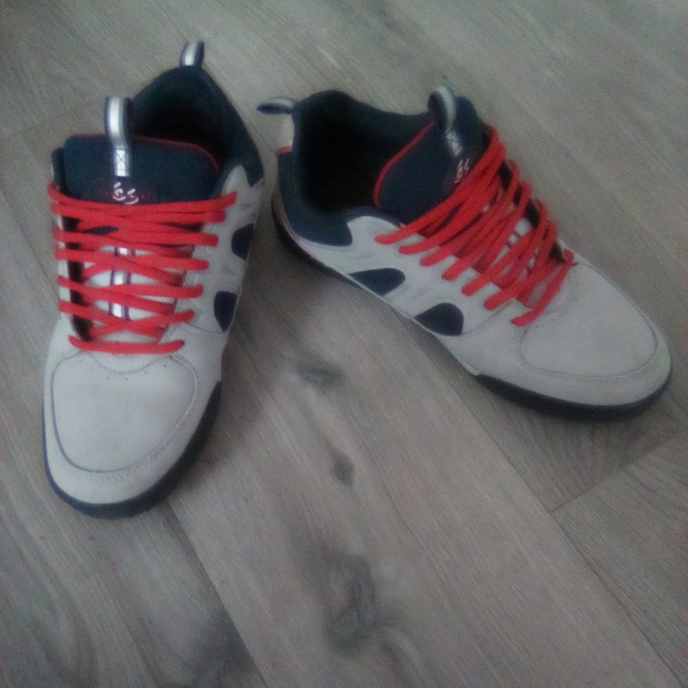 éS skateboarding shoes